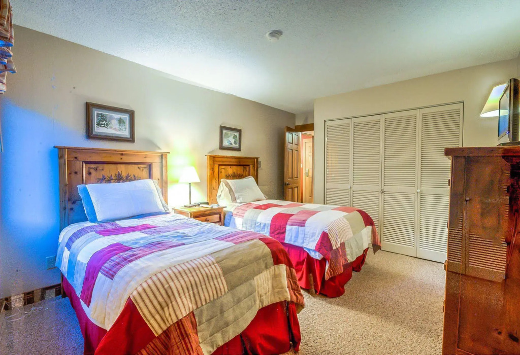 Ski-In/Ski-Out Condo with Shared Hot Tubs, Saunas, Patio, Shuttle to Ski Resort