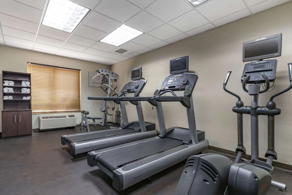 Comfort Suites Medical Center near Six Flags