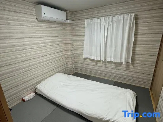 Spacious Entire House Near JR Sakuranomiya Station Up to 8 Guests Easy Access to Umeda Osaka Castle
