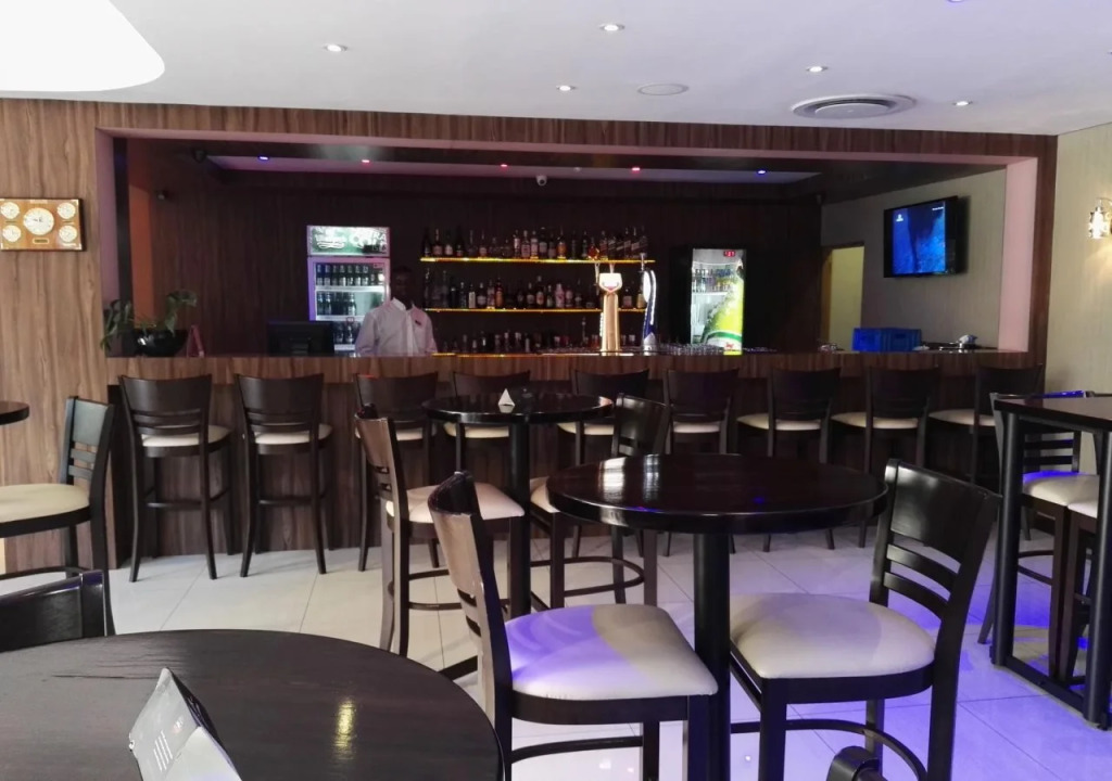 Circa On The Square Hotel