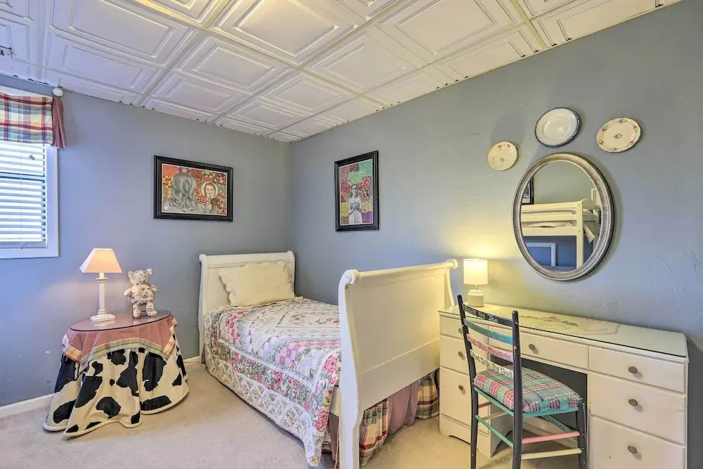 Cozy Caymus Cabin ~ 3 Miles to Callaway Gardens!