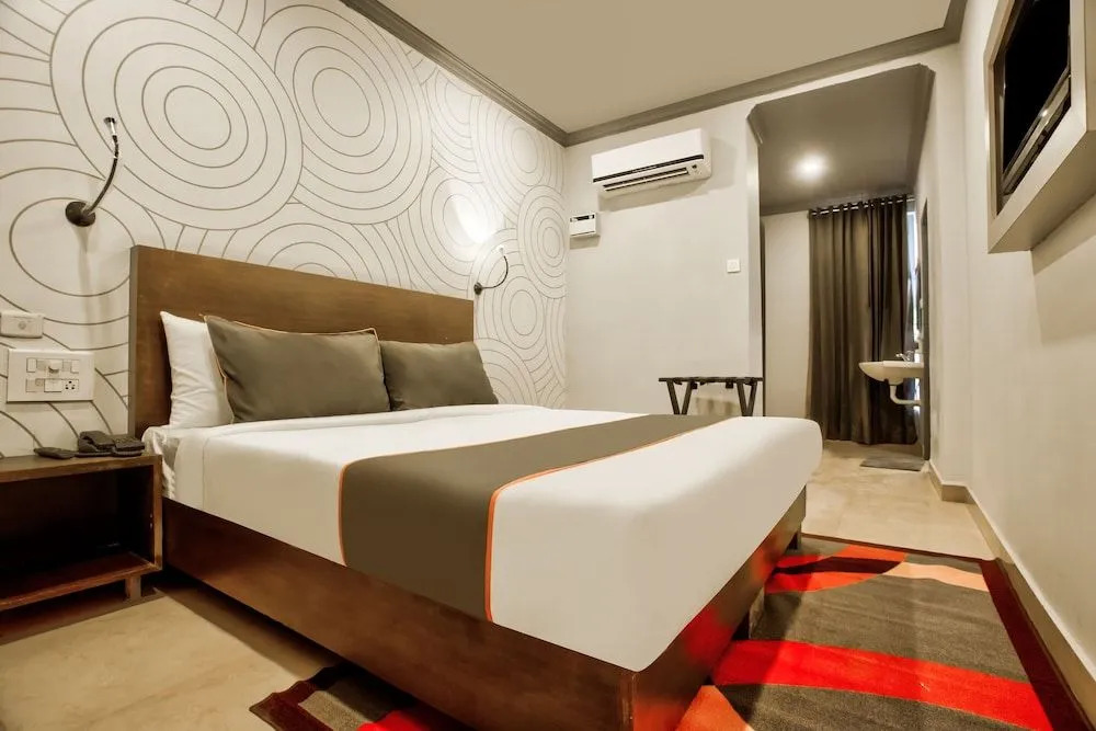 OYO Townhouse 430 Everest Hotel