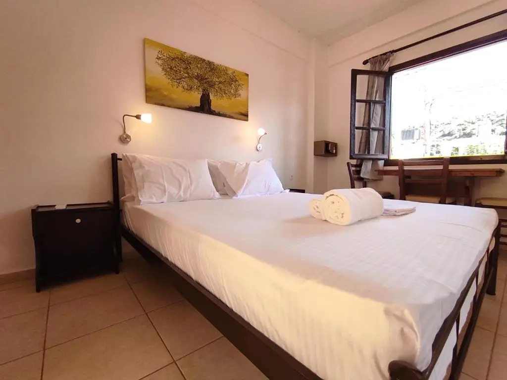 Dedalos n2 Mountain View apartment-30 metres from the beach