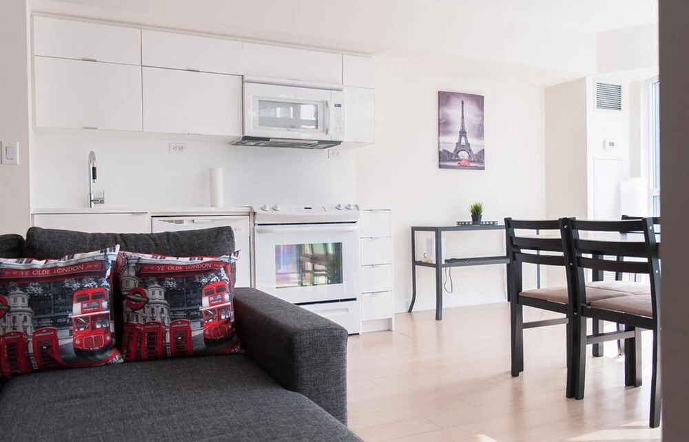N2N Suites - Downtown Lake & City View offered by Short Term Stays