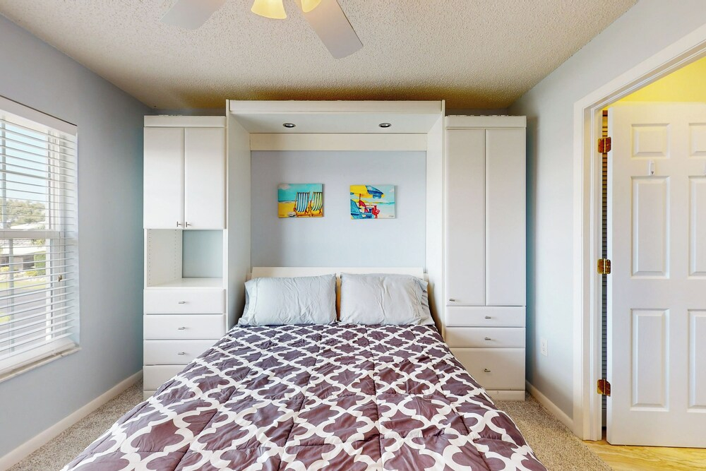 1 Mi to Beach! Marco Island Family Getaway w/ Pool