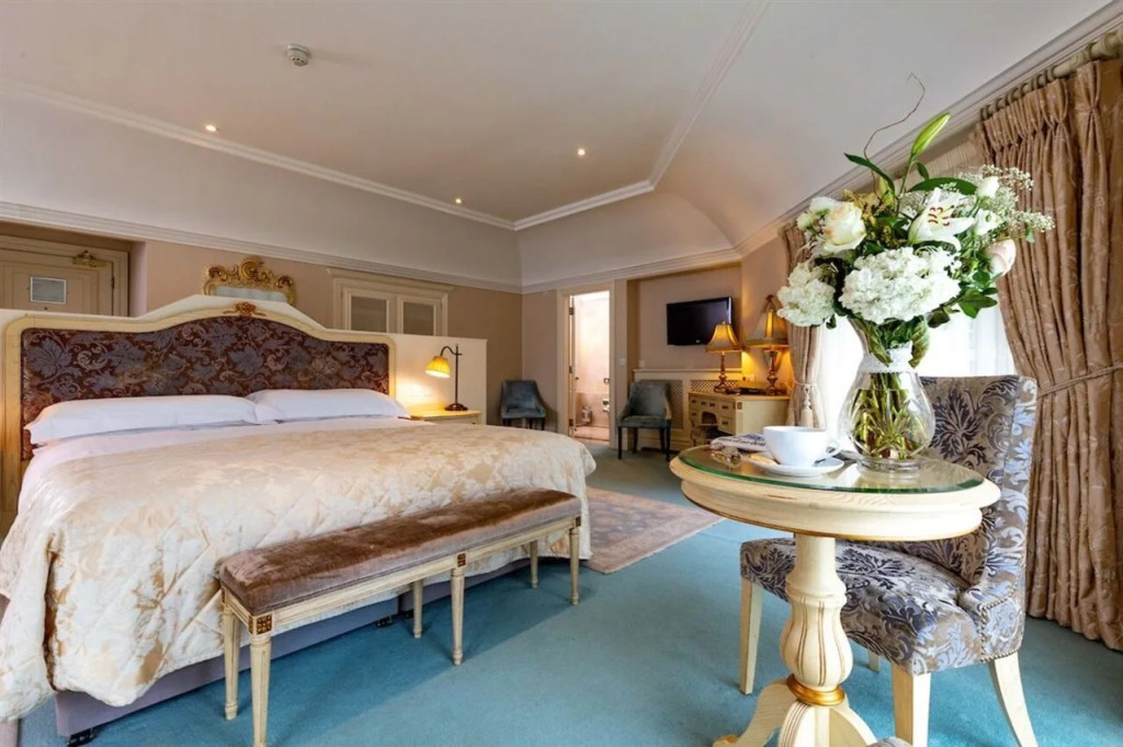 Step House Hotel