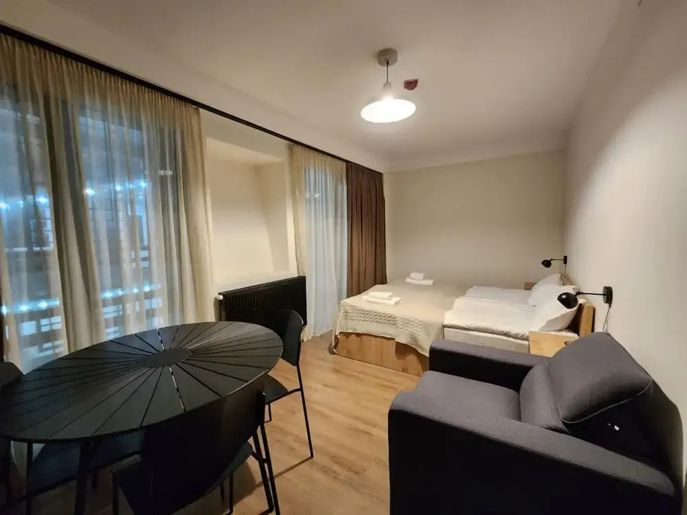 Walk to Ski Lift-1br-studio-balcony-parking