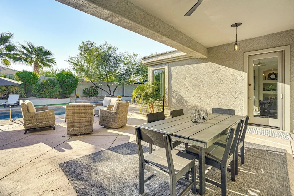Outdoor Oasis: Spacious Family Escape in Goodyear!