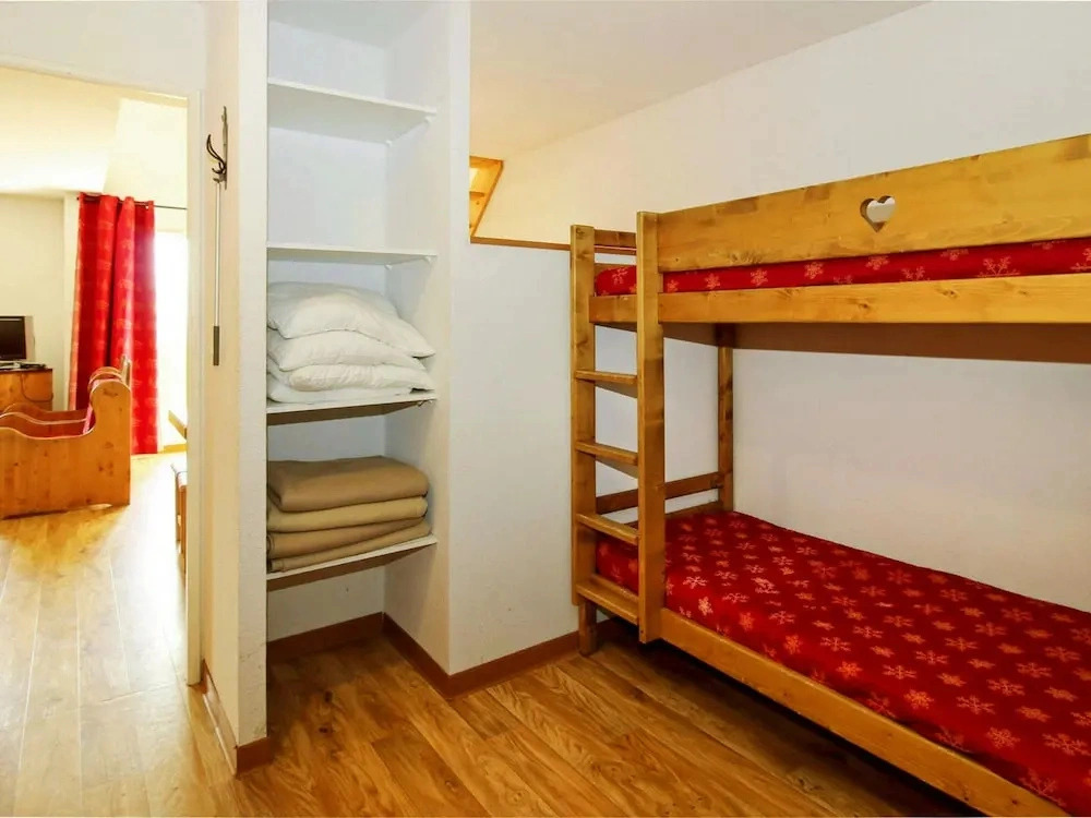 Duplex Apartment for 9 in La Foux Dallos