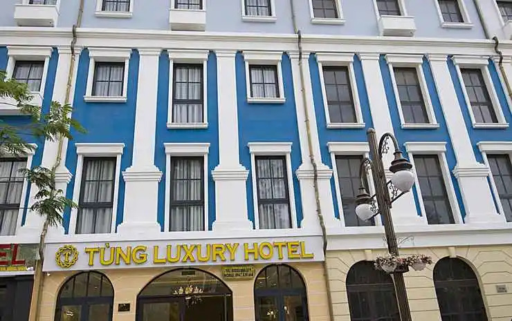 LUXURY HOTEL