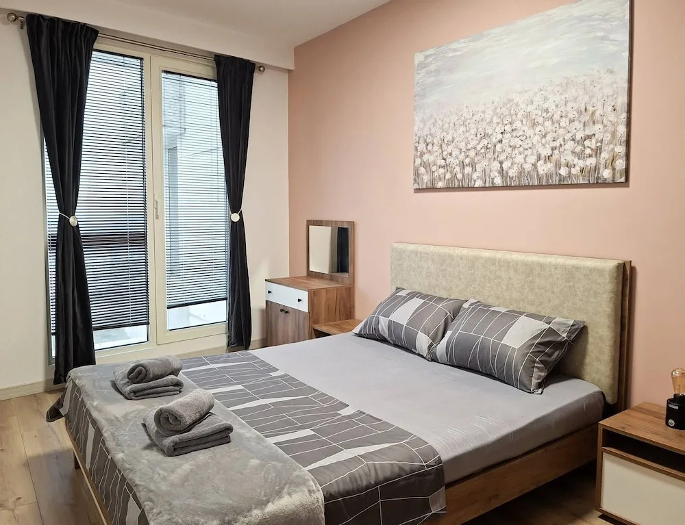 19th Floor Luxury Condo With Pool, spa & Parking