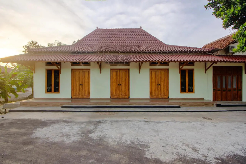 RedDoorz Syariah near Alun Alun Wonosari