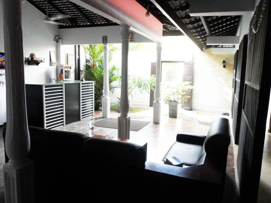 Tharusha Hotel