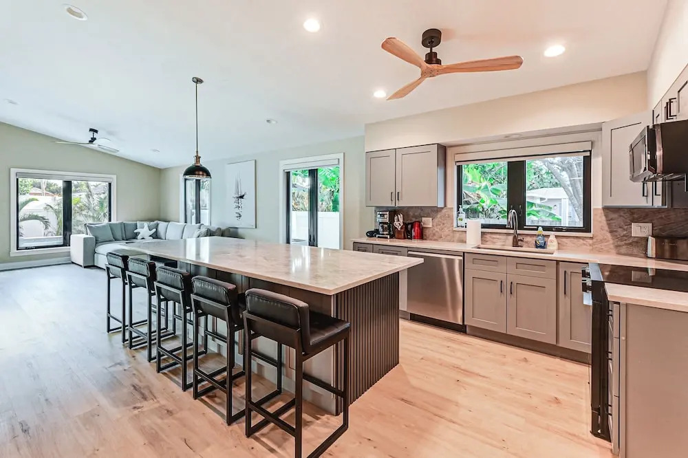 1 Mi to Beach! Modern Tropical Retreat in Naples