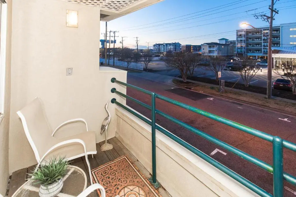 28th St Condo 304