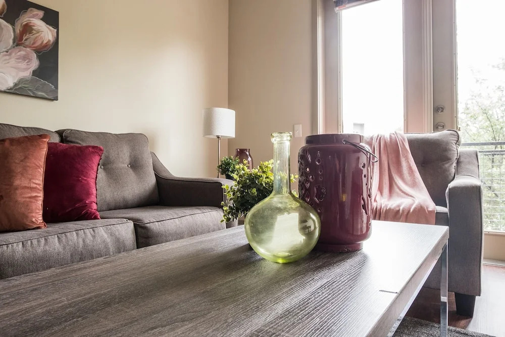 Design District Apts Near Market Ctr by Frontdesk