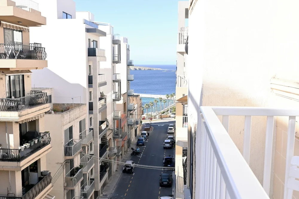 Camelia Seaview 1 Bd Apart In St Paul Bay
