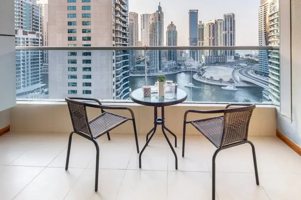 Luxurious 2BR w/ Stunning Marina Views - Minutes From Dubai Metro & Tram!