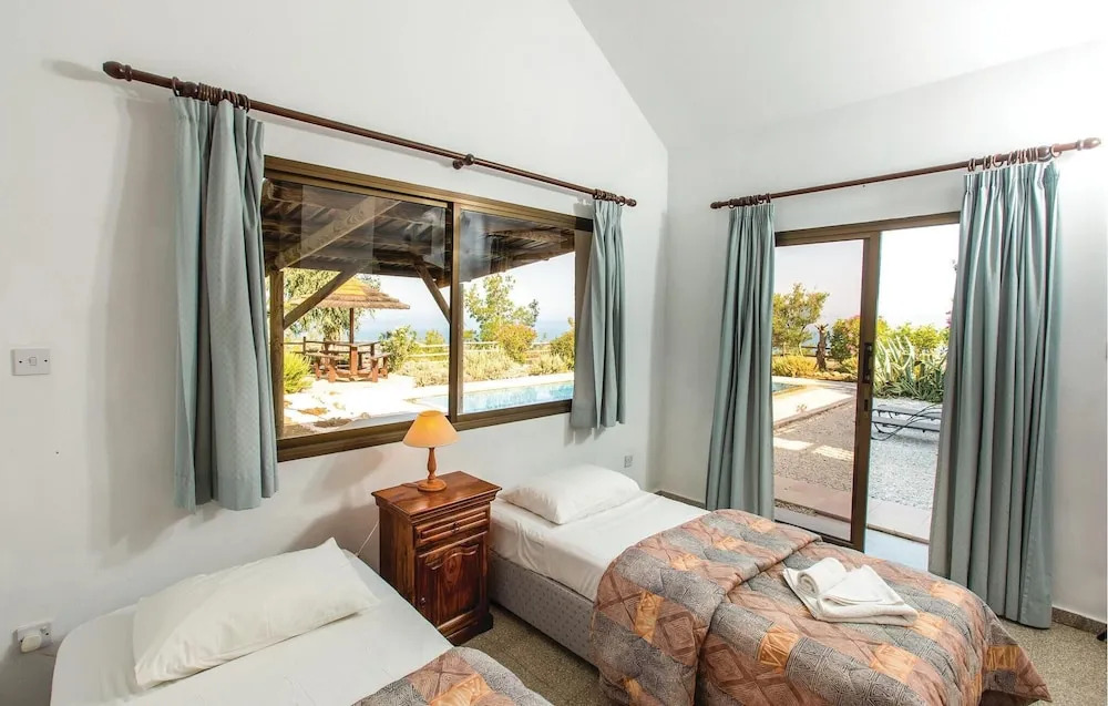Stunning Home In Argaka With Wifi