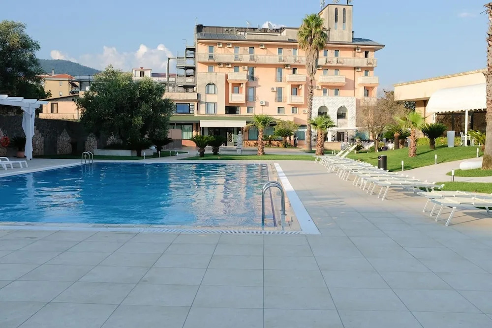 Hotel Capital