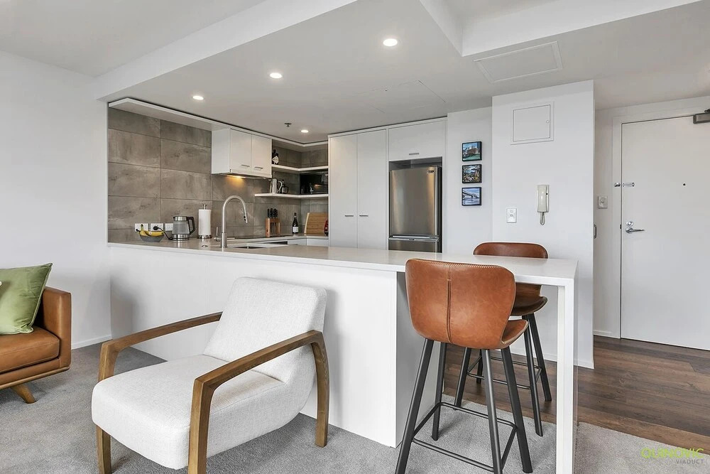 QV Modern Upscale Apartment - 1012
