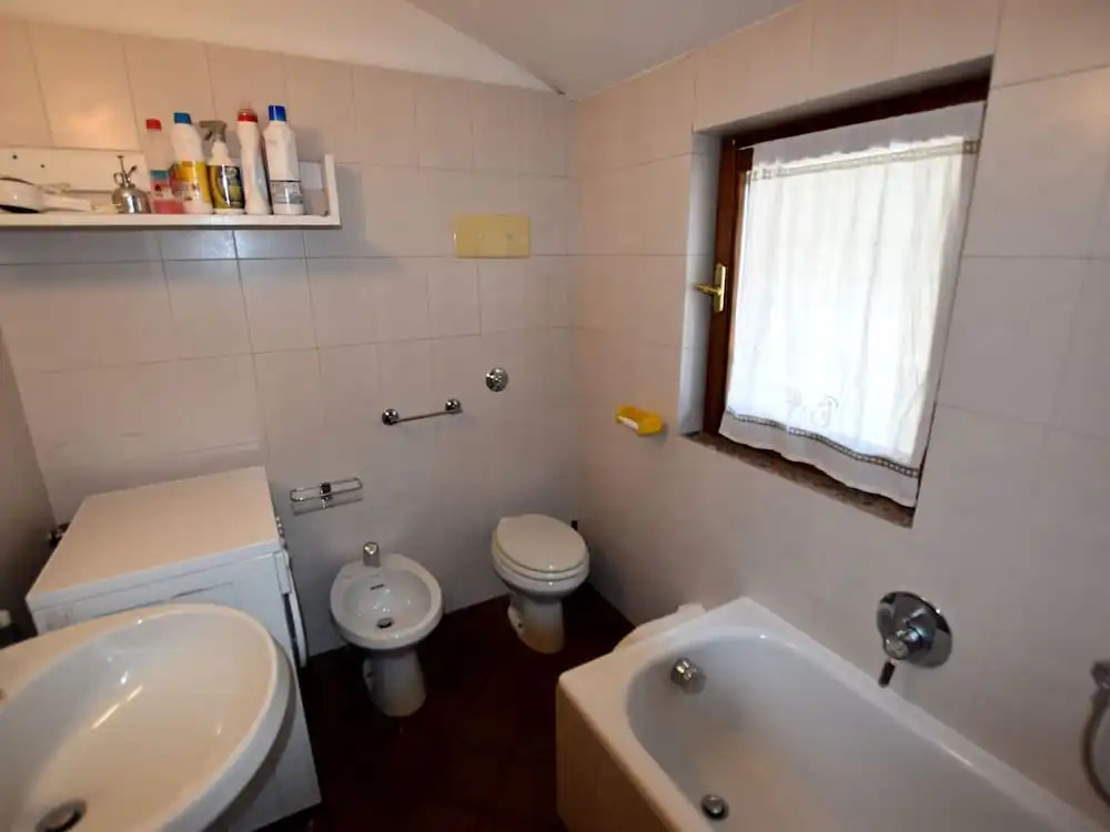 Two-family home with private garden 100 metres from the lake and beach
