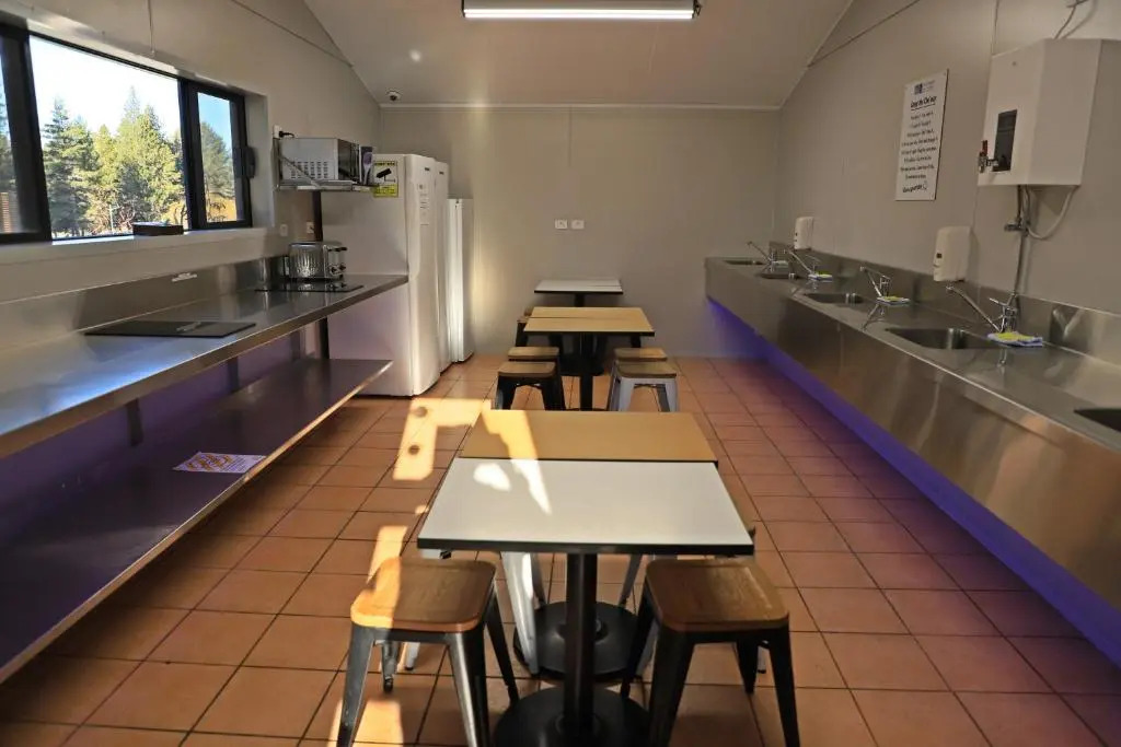 Lakes Edge Holiday Park