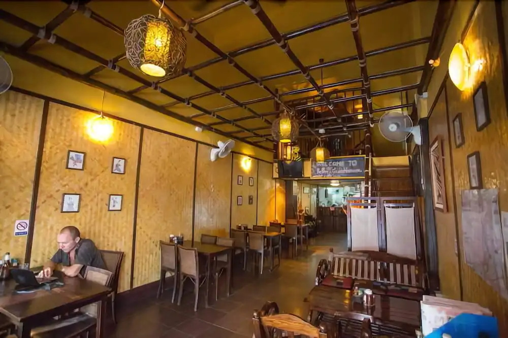 Be Beez Cafe and Guesthouse