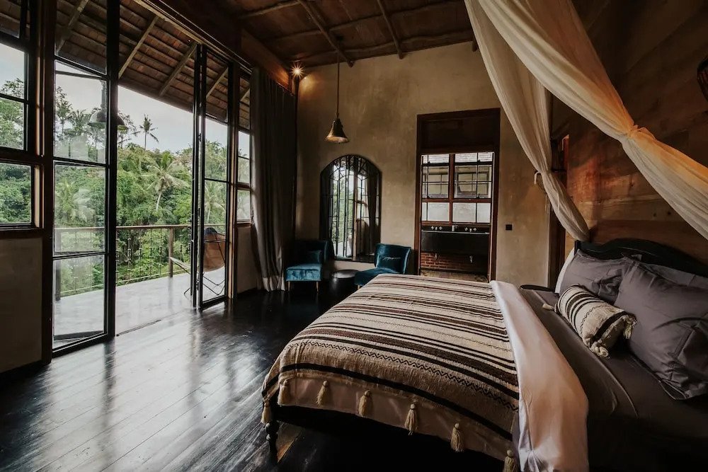 Exceptional 9BR Incredible Jungle View, River Access