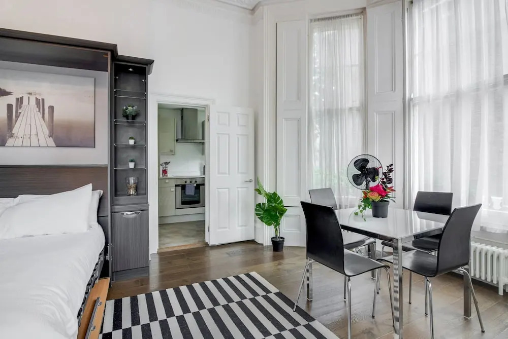 Large Studio Apartment  Central London