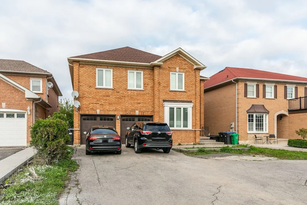 GLOBALSTAY. Modern Family Basement in Mississauga