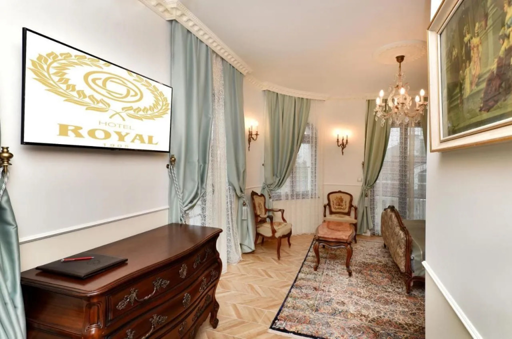 Royal Hotel