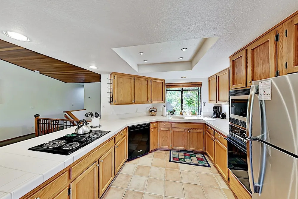 20 Fairway Village Condos 3 Bedrooms 2.5 Bathrooms Condo