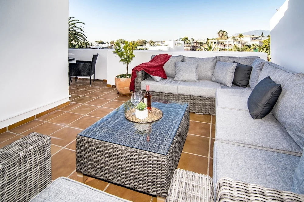 AGC28- 2 bedroom apt walking distance to beach