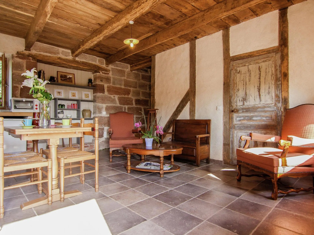 Comfy cottage in Saint Bonnet la Riviére with pool