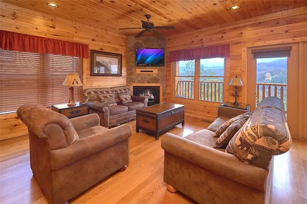 Tennessee Walts 4 Bedroom Mountain View Home with Hot Tub