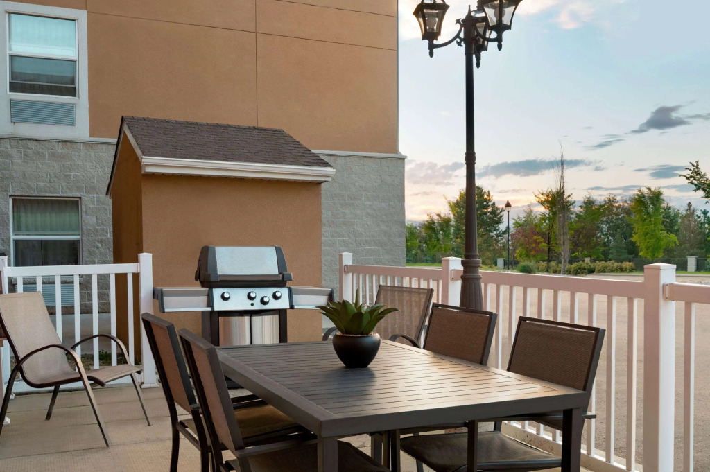 Days Inn & Suites by Wyndham Sherwood Park Edmonton