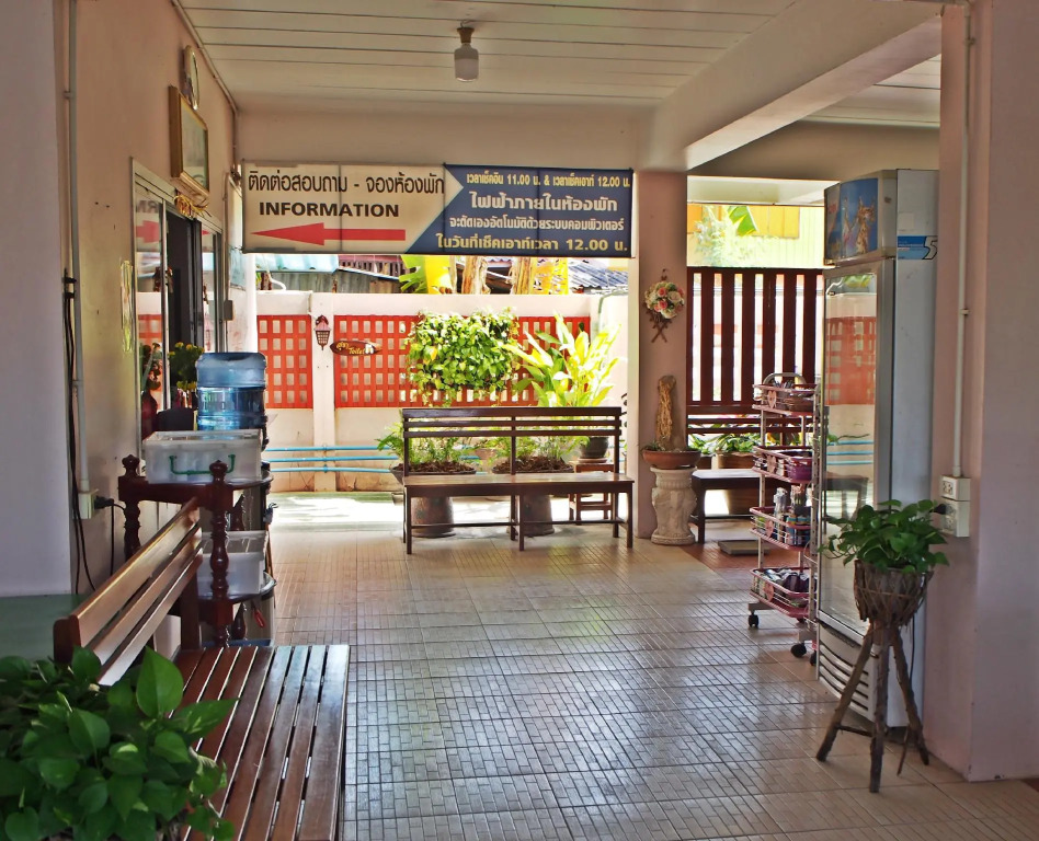 Ponlaan Apartment