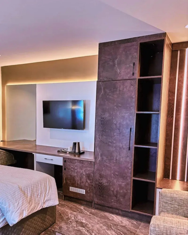 Saint Tropez Hotel and Suites