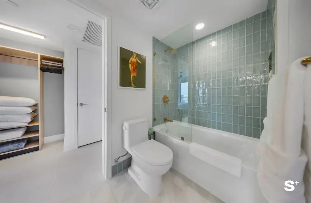 Skyline Escape Sleek 1BR with DTW Charm