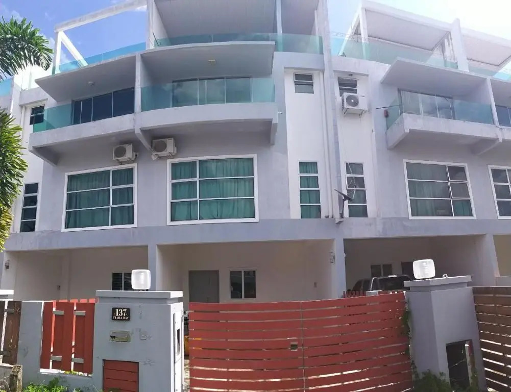 tiara bay marina island lumut 6 bilik inflatable swimming pool homestay bayu laut0136288405