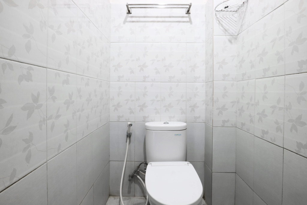 Saloka Guest House & Residence