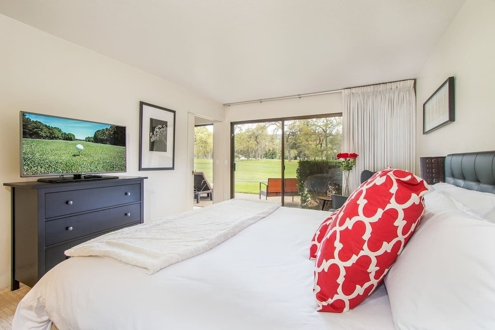 Luxe Golf View Condo Prime Napa Location