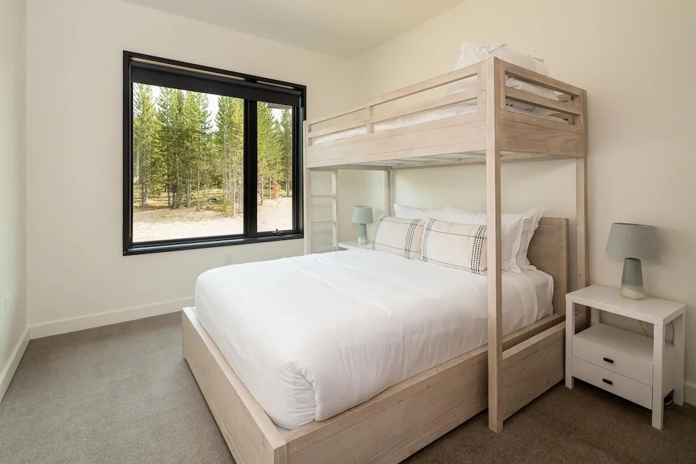 221 Lakelodge 2 Bedroom Condo by Moonlight Basin Lodging