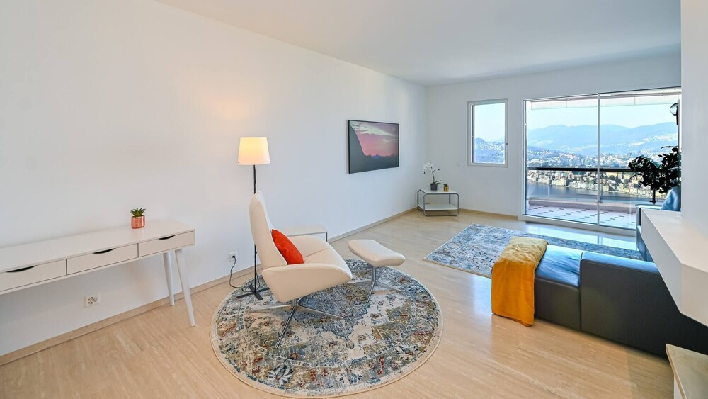 Serenity Lakefront 2 Bedrooms Retreat in Lugano