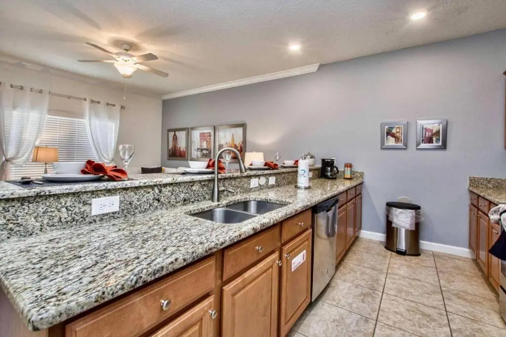 ORLANDO-DISNEY - ENTIRE HOME - 4BD, 3 Baths, WiFi, Private Pool