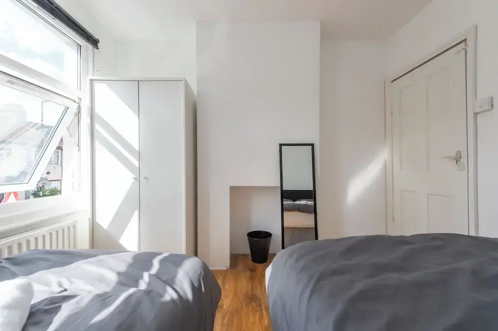 Stylish 4BR Home WiFi FreeParking