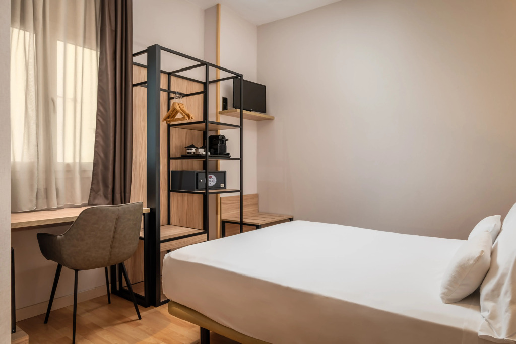 Отель Petit Palace Eixample