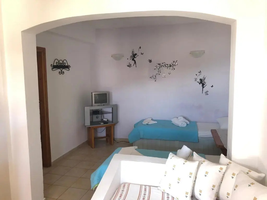 Patras Rooms est 1990