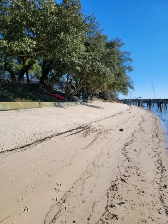 The Boat House - Water Front, Wifi, Pet Friendly 1 Bedroom Home by RedAwning